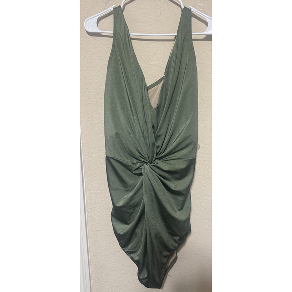 Cacique Swim Womens Swimsuit 26 Green 1 Piece Bathing Suit No-Wire Lightly Lined - Picture 1 of 8